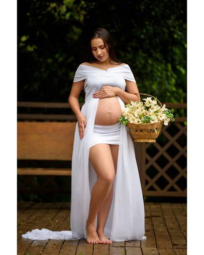 Fotografia de gestante em Cuiabá, com figurino próprio. Fotos em estúdio e externo.