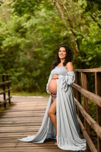 Fotografia de gestante em Cuiabá, com figurino próprio. Fotos em estúdio e externo.
