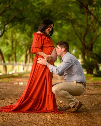 Fotografia de gestante em Cuiabá, com figurino próprio. Fotos em estúdio e externo.