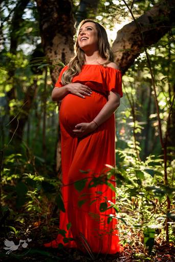 Fotografia de gestante em Cuiabá, com figurino próprio. Fotos em estúdio e externo.