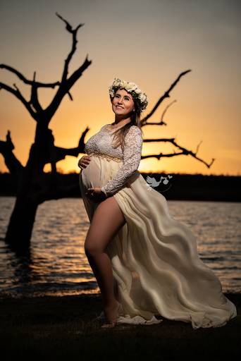 Fotografia de gestante em Cuiabá, com figurino próprio. Fotos em estúdio e externo.