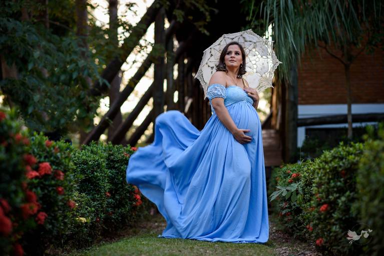 Fotografia de gestante em Cuiabá, com figurino próprio. Fotos em estúdio e externo.