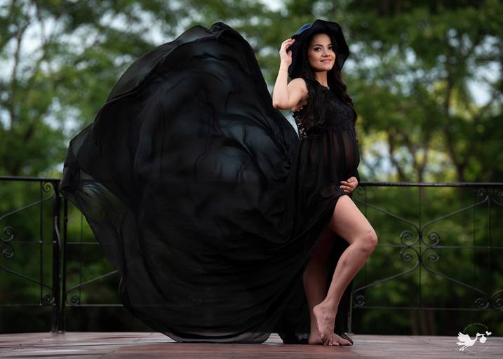 Fotografia de gestante em Cuiabá, com figurino próprio. Fotos em estúdio e externo.