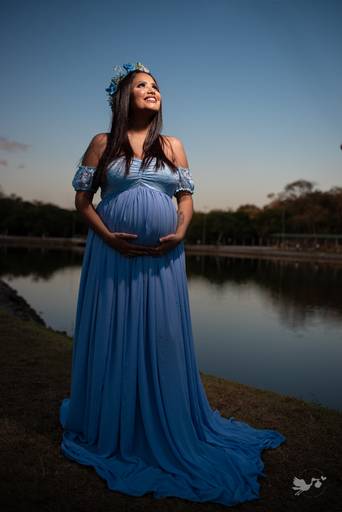 Fotografia de gestante em Cuiabá, com figurino próprio. Fotos em estúdio e externo.