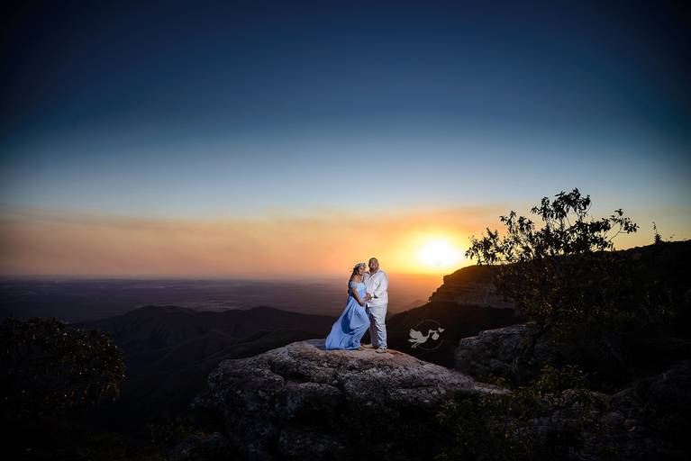 Fotografia de gestante em Cuiabá, com figurino próprio. Fotos em estúdio e externo.