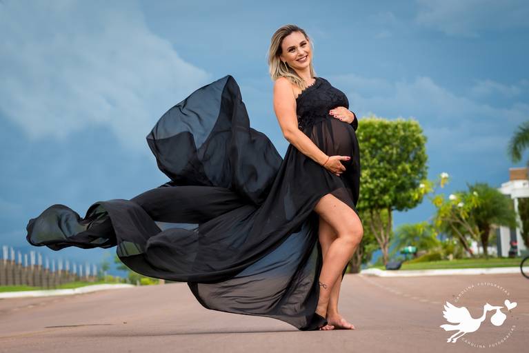 Fotografia de gestante em Cuiabá, com figurino próprio. Fotos em estúdio e externo.
