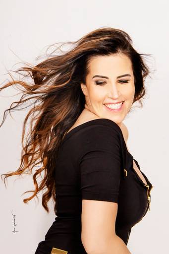 Retrato by Morgana Festugato