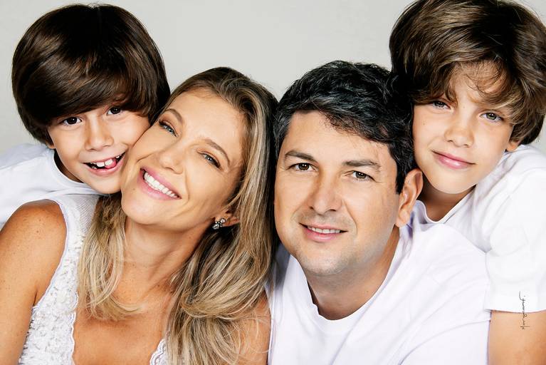 Retrato de Família by Morgana Festugato