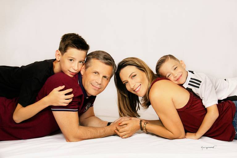 Retrato de Família by Morgana Festugato