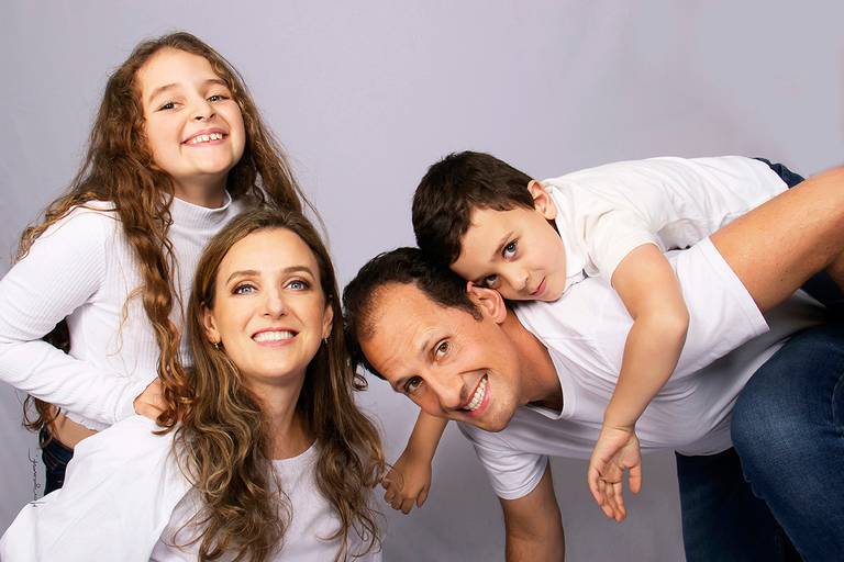 Retrato de Família by Morgana Festugato