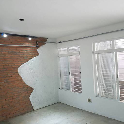 Reforma comercial
Estilo Industrial
Tijolos à vista, Elétrica em eletrodutos expostos