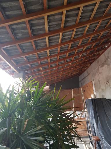 Construção cobertura aparente com madeira nobre tratada e envernizada, telhas de cerâmica resinadas.
Guarulhos SP