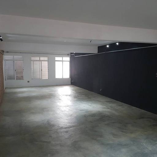 Reforma comercial, construção de mezanino, instalação de parede em tijolo aparente, piso em cimento polido, pintura, adequação elétrica.
Estilo industrial
Guarulhos SP
