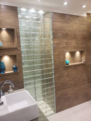 Construção ou reforma de banheiro, instalação de nichos, instalação de revestimentos, instalação de iluminação