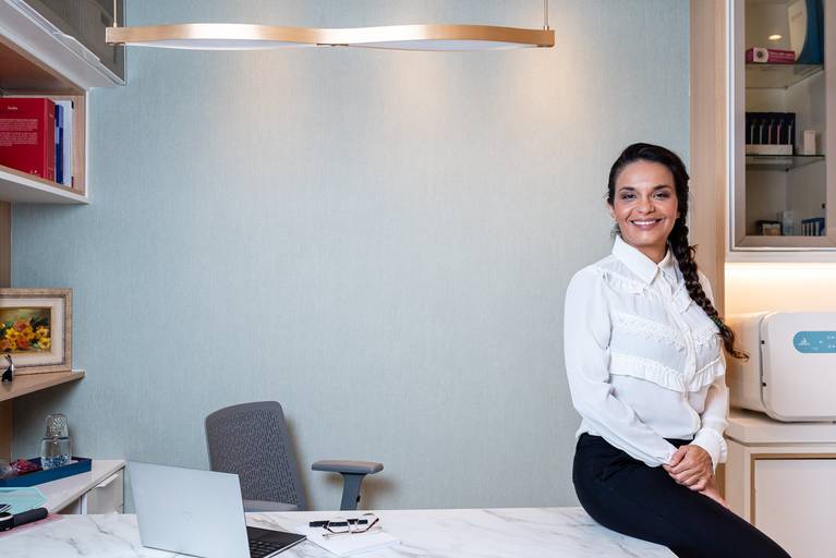 Fotografia RJ - Ensaio fotográfico institucional e corporativo. Retratos da Dra Bárbara Ciraudo e do seu consultório de dermatologia na Barra da Tijuca - RJ. Fotografia profissional para sites e Instagram.  Fotos de Jaque Salles fotografia.