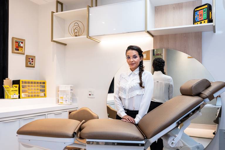 Fotografia RJ - Ensaio fotográfico institucional e corporativo. Retratos da Dra Bárbara Ciraudo e do seu consultório de dermatologia na Barra da Tijuca - RJ. Fotografia profissional para sites e Instagram.  Fotos de Jaque Salles fotografia.