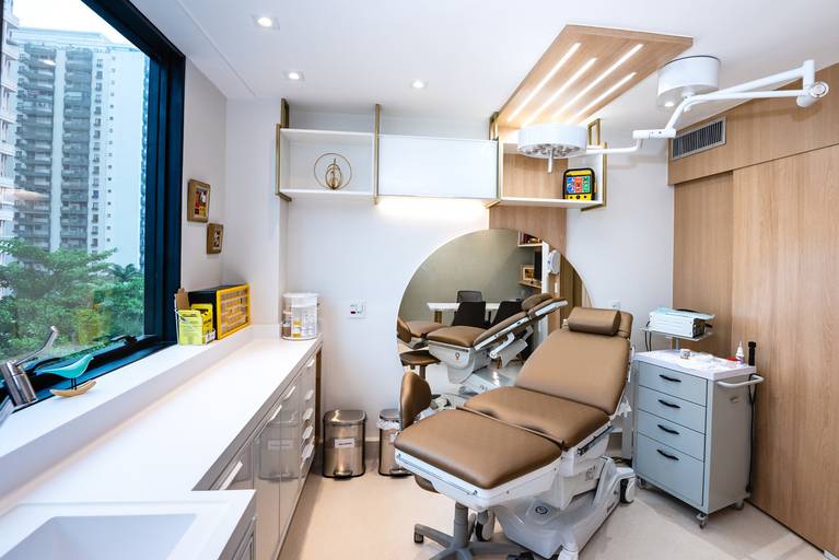 Fotografia RJ - Ensaio fotográfico institucional e corporativo. Retratos da Dra Bárbara Ciraudo e do seu consultório de dermatologia na Barra da Tijuca - RJ. Fotografia profissional para sites e Instagram.  Fotos de Jaque Salles fotografia.