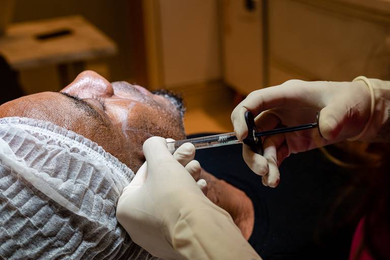 Fotografia RJ - Ensaio fotográfico profissional para mídias sociais, site e Instagram. Retratos de um consultório médico na Barra da Tijuca. Fotos da fotógrafa Jaque Salles Fotografia

