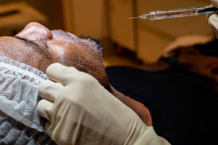 Fotografia RJ - Ensaio fotográfico profissional para mídias sociais, site e Instagram. Retratos de um consultório médico na Barra da Tijuca. Fotos da fotógrafa Jaque Salles Fotografia

