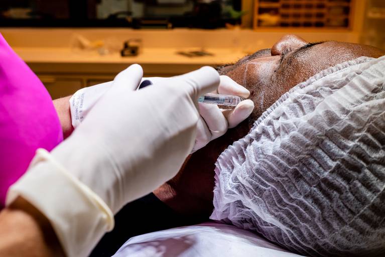 Fotografia RJ - Ensaio fotográfico profissional para mídias sociais, site e Instagram. Retratos de um consultório médico na Barra da Tijuca. Fotos da fotógrafa Jaque Salles Fotografia

