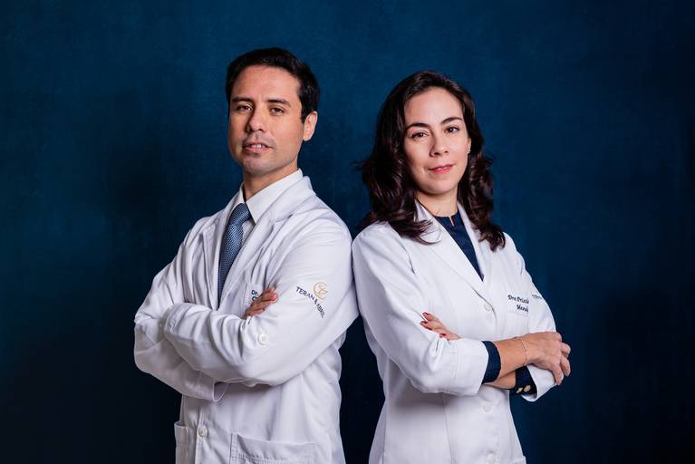 Fotografia RJ - Ensaio fotográfico profissional para mídias sociais, site e Instagram. Retratos dos médicos e fotografia consultório médico de cirurgia plástica na Barra da Tijuca. Fotos da fotógrafa Jaque Salles fotografia.