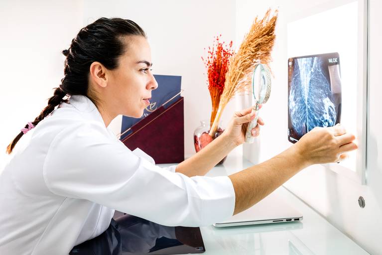 Fotografia RJ - Ensaio fotográfico profissional para mídias sociais, site e Instagram. Retratos dos médicos e fotografia consultório médico de cirurgia plástica na Barra da Tijuca. Fotos da fotógrafa Jaque Salles fotografia.