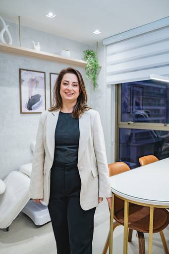 Fotografia RJ. Ensaio fotográfico corporativo para mídias sociais, site, linkedin e instagram. Fotos consultório médico na Barra da Tijuca, retratos profissionais feitos pela fotógrafa Jaque Salles.

