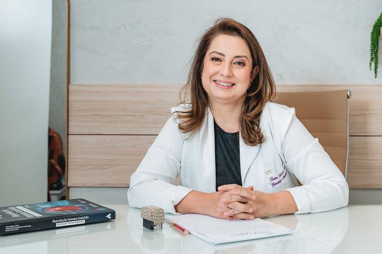 Fotografia RJ. Ensaio fotográfico corporativo para mídias sociais, site, linkedin e instagram. Fotos consultório médico na Barra da Tijuca, retratos profissionais feitos pela fotógrafa Jaque Salles.

