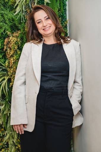 Fotografia RJ. Ensaio fotográfico corporativo para mídias sociais, site, linkedin e instagram. Fotos consultório médico na Barra da Tijuca, retratos profissionais feitos pela fotógrafa Jaque Salles.

