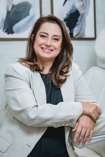 Fotografia RJ. Ensaio fotográfico corporativo para mídias sociais, site, linkedin e instagram. Fotos consultório médico na Barra da Tijuca, retratos profissionais feitos pela fotógrafa Jaque Salles.

