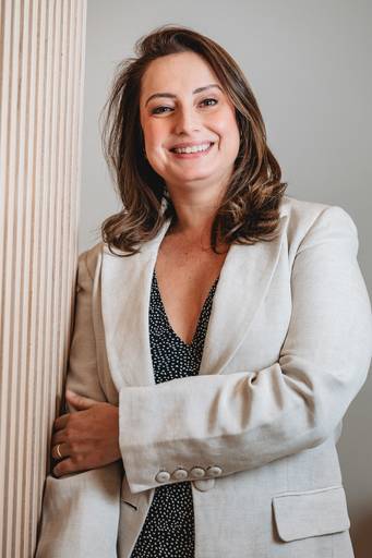 Fotografia RJ. Ensaio fotográfico corporativo para mídias sociais, site, linkedin e instagram. Fotos consultório médico na Barra da Tijuca, retratos profissionais feitos pela fotógrafa Jaque Salles.

