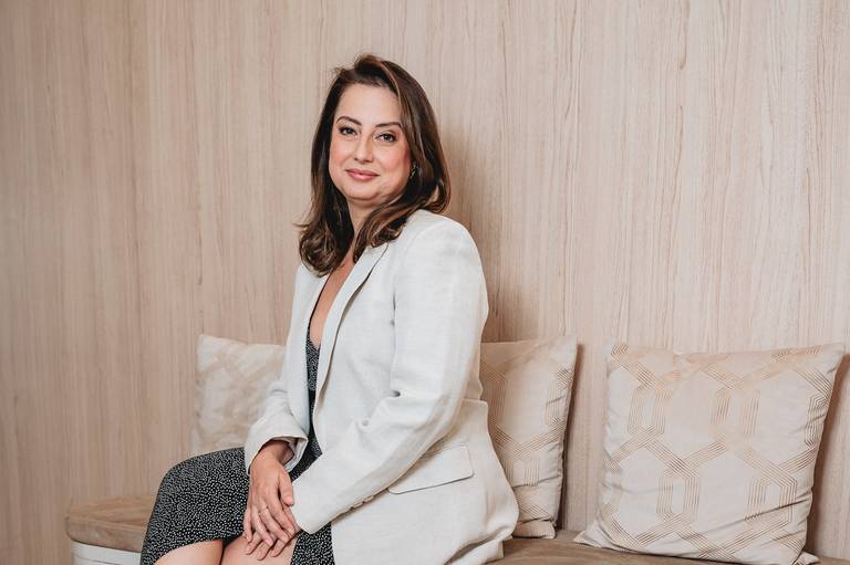 Fotografia RJ. Ensaio fotográfico corporativo para mídias sociais, site, linkedin e instagram. Fotos consultório médico na Barra da Tijuca, retratos profissionais feitos pela fotógrafa Jaque Salles.

