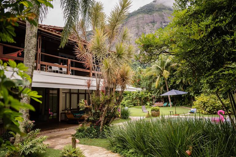 Fotografia de imóveis Airbnb Casa 10. Casa para temporada na Praia da Joatinga, Barra da Tijuca RJ. Imagens da fotógrafa Jaque Salles.