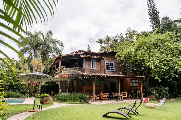 Fotografia de imóveis Airbnb Casa 10. Casa para temporada na Praia da Joatinga, Barra da Tijuca RJ. Imagens da fotógrafa Jaque Salles.