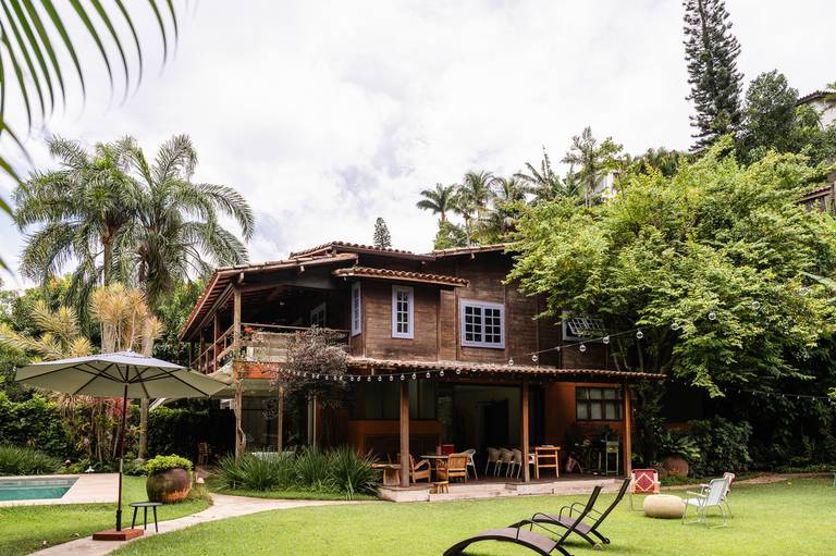 Fotografia de imóveis Airbnb Casa 10. Casa para temporada na Praia da Joatinga, Barra da Tijuca RJ. Imagens da fotógrafa Jaque Salles.