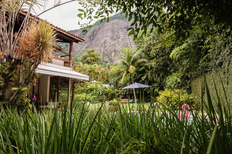Fotografia de imóveis Airbnb Casa 10. Casa para temporada na Praia da Joatinga, Barra da Tijuca RJ. Imagens da fotógrafa Jaque Salles.