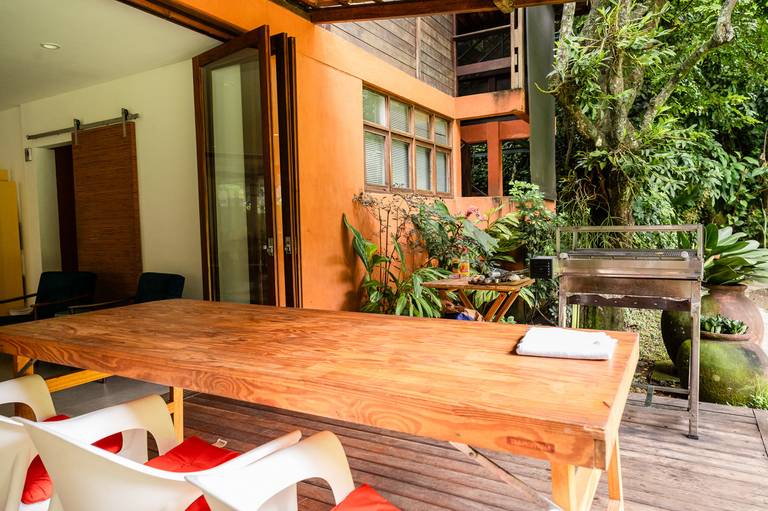 Fotografia de imóveis Airbnb Casa 10. Casa para temporada na Praia da Joatinga, Barra da Tijuca RJ. Imagens da fotógrafa Jaque Salles.