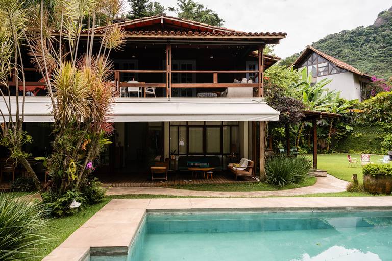 Fotografia de imóveis Airbnb Casa 10. Casa para temporada na Praia da Joatinga, Barra da Tijuca RJ. Imagens da fotógrafa Jaque Salles.