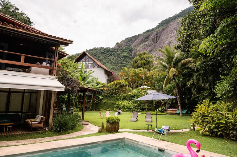 Fotografia de imóveis Airbnb Casa 10. Casa para temporada na Praia da Joatinga, Barra da Tijuca RJ. Imagens da fotógrafa Jaque Salles.