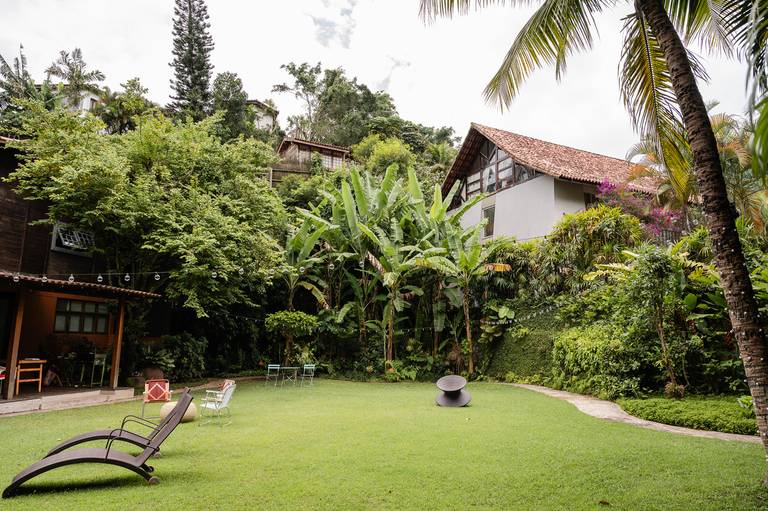 Fotografia de imóveis Airbnb Casa 10. Casa para temporada na Praia da Joatinga, Barra da Tijuca RJ. Imagens da fotógrafa Jaque Salles.