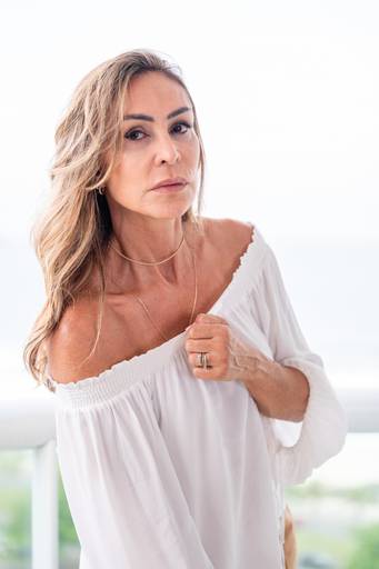 Zuk, estúdio de fotografia na Barra da Tijuca, Rio de Janeiro. Ensaios fotográficos  para marca pessoal, retratos profissionais para LinkedIn, retratos corporativos e lifestyle. otografia de beleza para noivas e 15 anos, bridal session em estúdio.