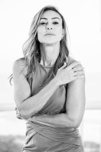 Zuk, estúdio de fotografia na Barra da Tijuca, Rio de Janeiro. Ensaios fotográficos  para marca pessoal, retratos profissionais para LinkedIn, retratos corporativos e lifestyle. otografia de beleza para noivas e 15 anos, bridal session em estúdio.