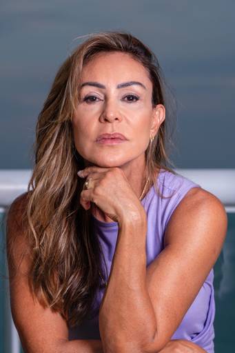 Zuk, estúdio de fotografia na Barra da Tijuca, Rio de Janeiro. Ensaios fotográficos  para marca pessoal, retratos profissionais para LinkedIn, retratos corporativos e lifestyle. otografia de beleza para noivas e 15 anos, bridal session em estúdio.