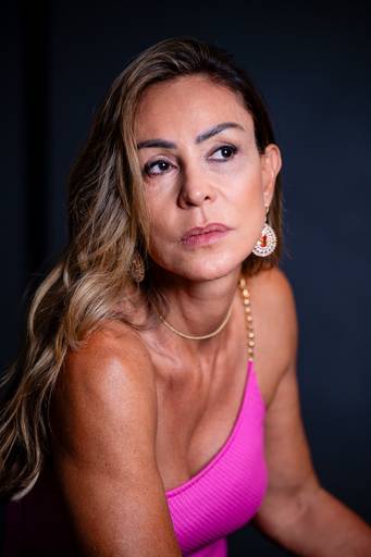 Zuk, estúdio de fotografia na Barra da Tijuca, Rio de Janeiro. Ensaios fotográficos  para marca pessoal, retratos profissionais para LinkedIn, retratos corporativos e lifestyle. otografia de beleza para noivas e 15 anos, bridal session em estúdio.