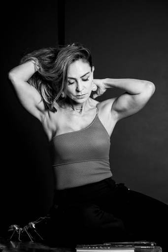 Zuk, estúdio de fotografia na Barra da Tijuca, Rio de Janeiro. Ensaios fotográficos  para marca pessoal, retratos profissionais para LinkedIn, retratos corporativos e lifestyle. otografia de beleza para noivas e 15 anos, bridal session em estúdio.