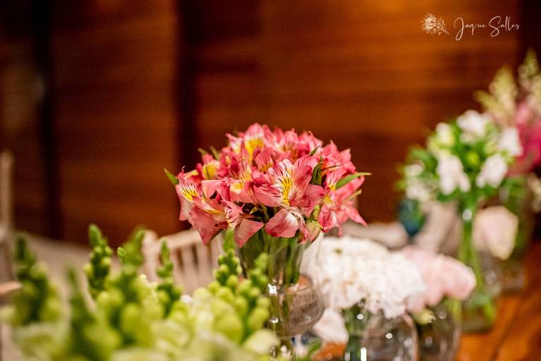 Fotografia de Ambiente e Decoração. Casamento de Dia, Decoração Floral no Lajedo - RJ. Fotografia da Fotógrafa de Casamento, Eventos e Família -Jaque Salles