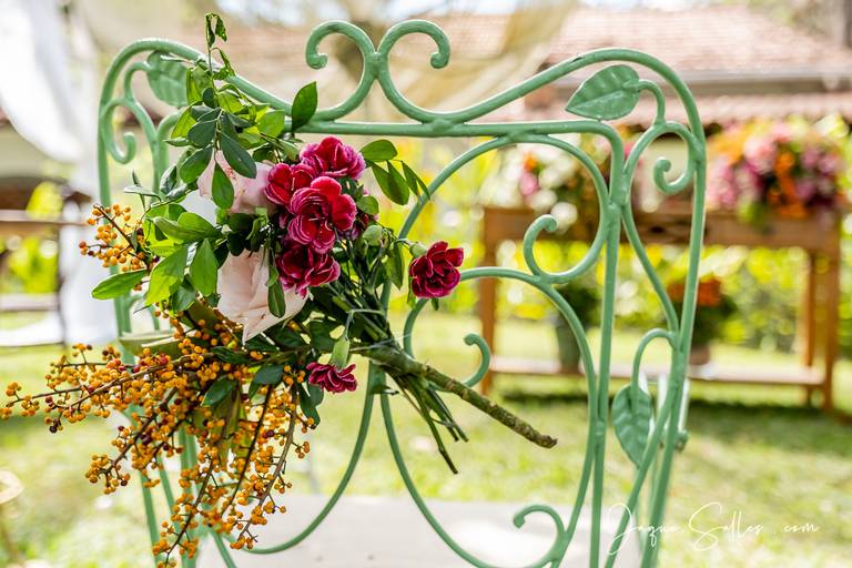 Fotografia de Casamento - Idéias para Decoração de Casamento de Dia e ao Ar Livre. As Flores Naturais, as suculentas e os tons de marsala e rosa foram as escolhas da Noiva para esse Casamento Romântico. Imagens da Fotógrafa de Casamento Jaque Salles 