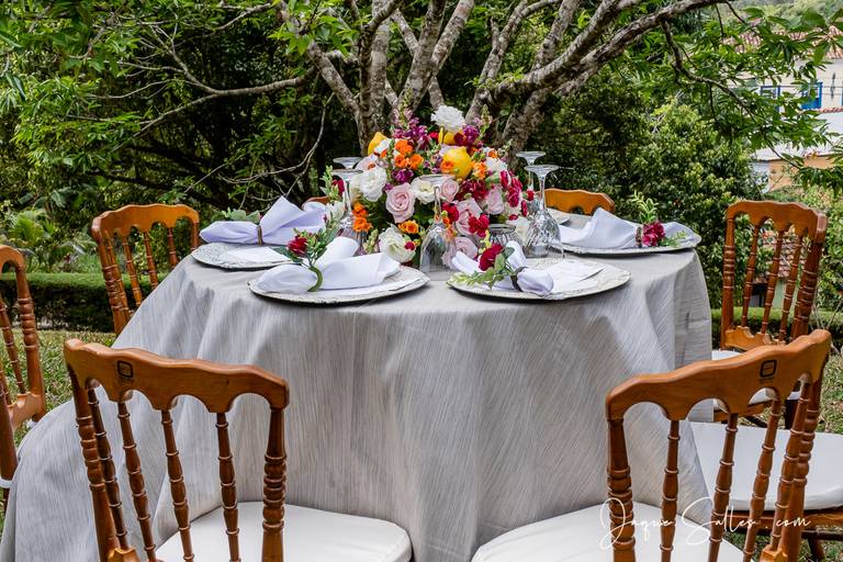 Fotografia de Casamento - Idéias para Decoração de Casamento de Dia e ao Ar Livre. As Flores Naturais, as suculentas e os tons de marsala e rosa foram as escolhas da Noiva para esse Casamento Romântico. Imagens da Fotógrafa de Casamento Jaque Salles 