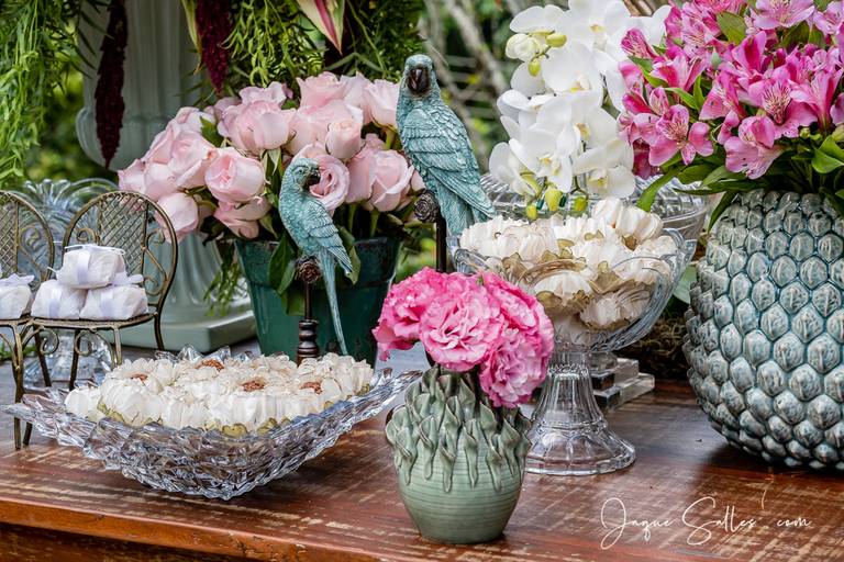 Fotografia de Casamento - Idéias para Decoração de Casamento de Dia e ao Ar Livre. As Flores Naturais, as suculentas e os tons de marsala e rosa foram as escolhas da Noiva para esse Casamento Romântico. Imagens da Fotógrafa de Casamento Jaque Salles 