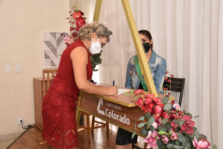 Hora da assinatura cartório colorado 